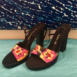 Nina Beautiful Embroidered Floral Heels - Black
